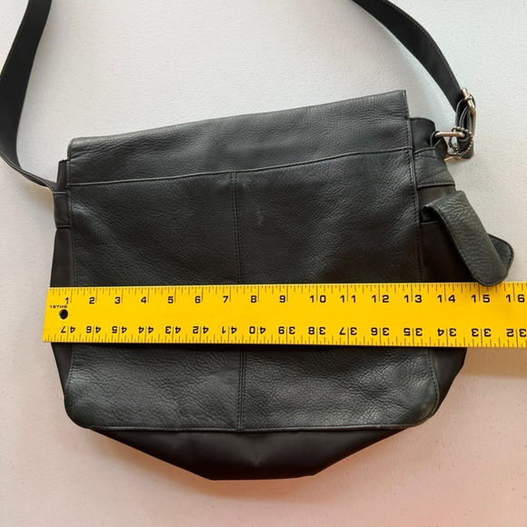 Vintage Fossil Black Pebble Leather and Nylon Crossbody Messenger Bag - Picture 13 of 14